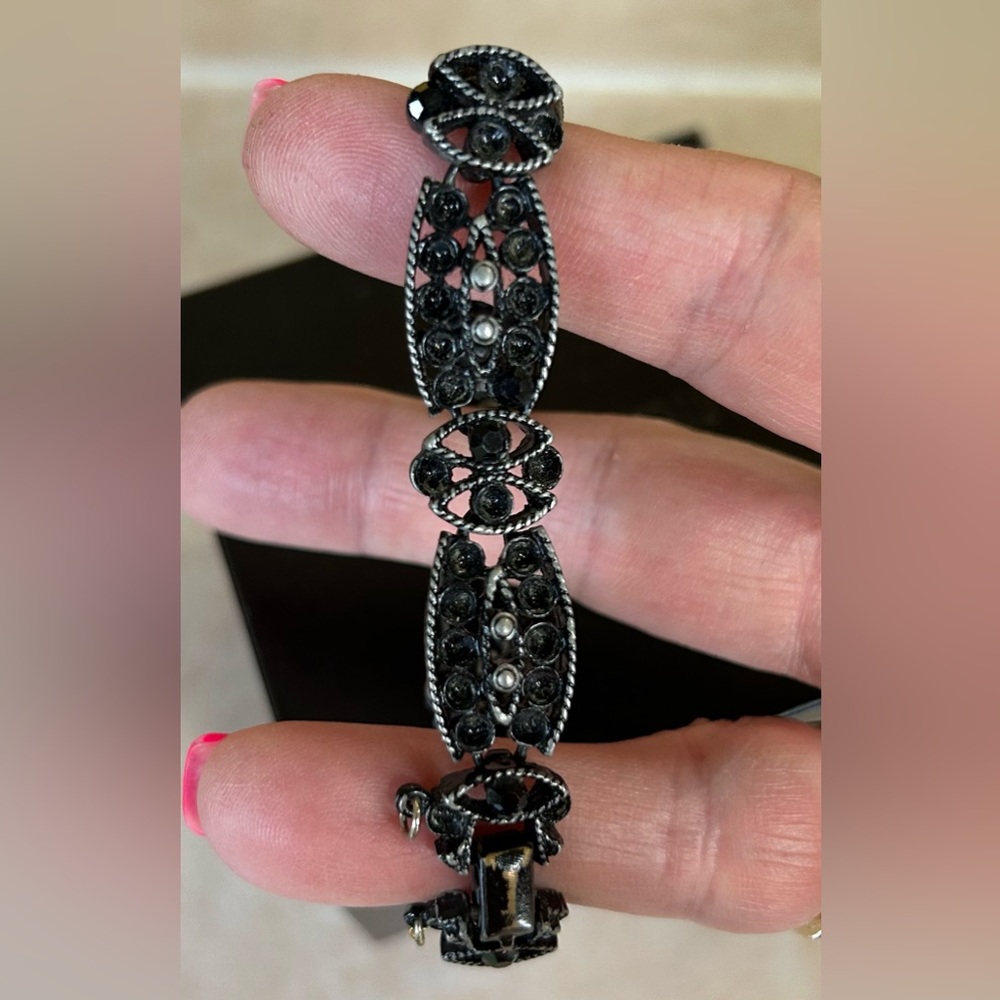 Vintage looking black & silver bracelet